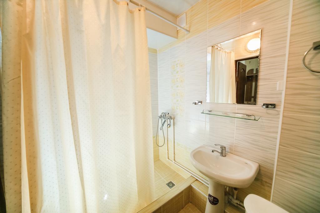 Sary Arka Hotel Pavlodar Kültér fotó
